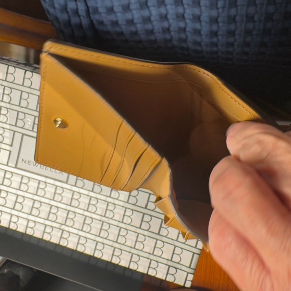 Coach Chalk Leather Wallet with Gold Horse & Carriage Close - Picture 4 of 9